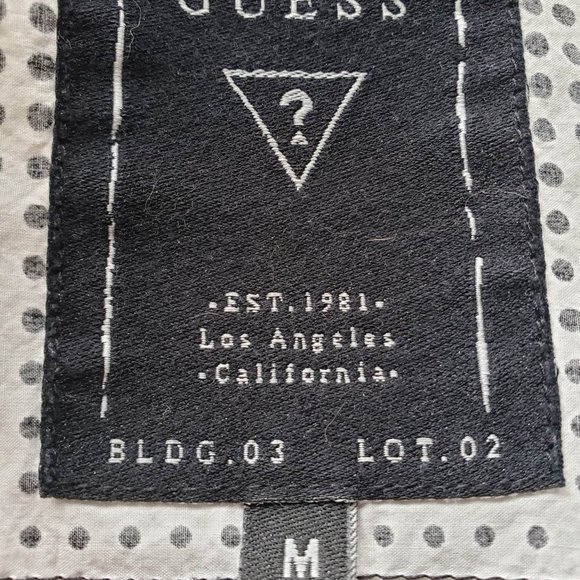 Guess Brand Slim Fit Mens short sleeved shirt, size Medium - Picture 5 of 7